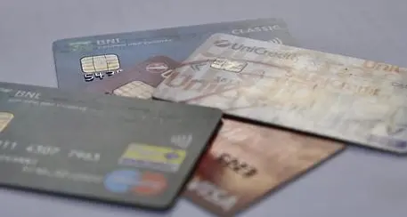 Carta di credito rubata, anche l’imputata è vittima: la storia