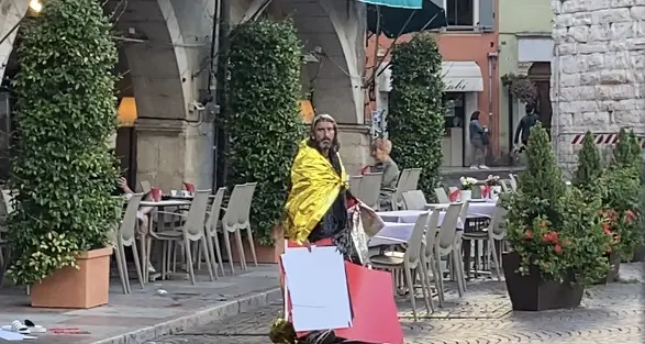 Minardi show in piazza Duomo, ma nella notte ha allagato un intero piano dell’ospedale San Camillo (ed oggi era di nuovo a spasso)