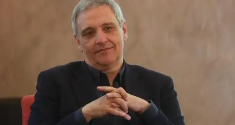 Infarto per De Giovanni. L’autore del commissario Ricciardi è in \"condizioni stabili\"