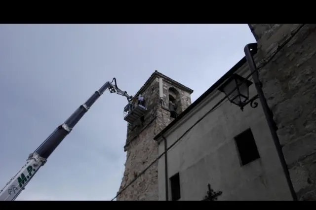 Fulmine colpisce campanile di una chiesa nel Pavese, si staccano alcuni pezzi