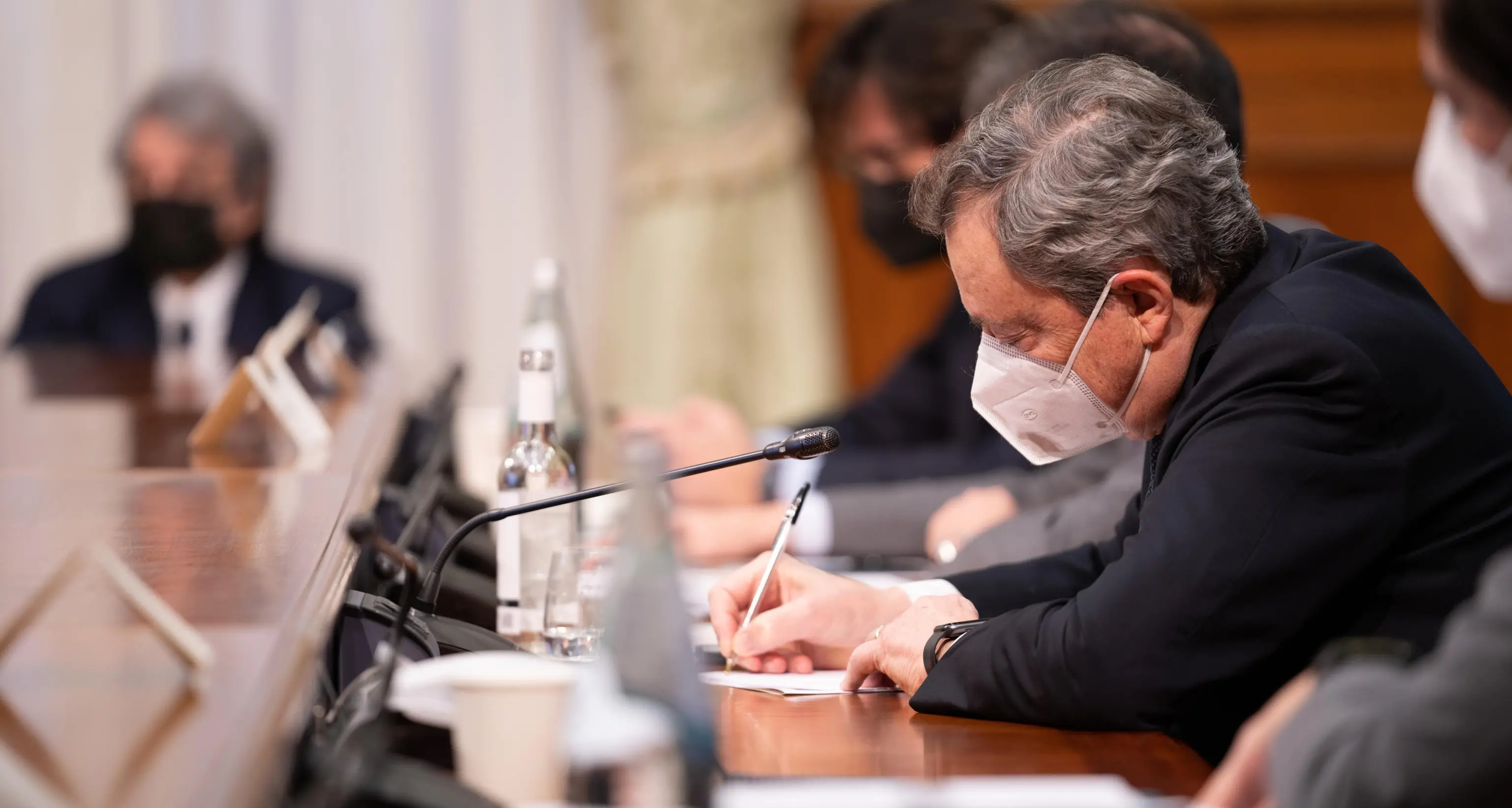 Super Green pass per hotel e impianti di risalita, ma Lega e 5 Stelle bloccano l’obbligo nei posti di lavoro