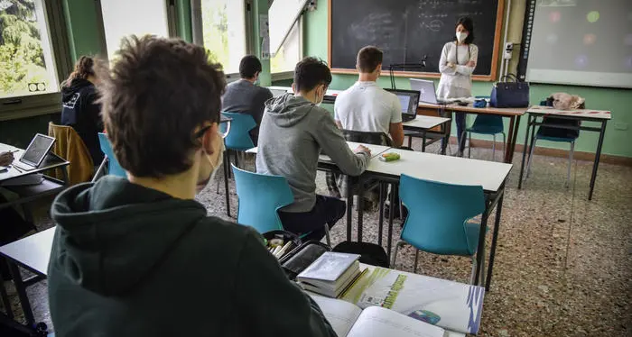 Scuola, la Provincia vuole introdurre il “merito” per gli insegnanti. I sindacati: «Parliamone, ma prima c’è da rinnovare il contratto»