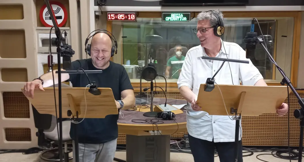 Il nuovo programma di Mario Cagol, alla radio oggi pomeriggio: non c’è Nonna Nunzia, ma l’adattamento di un romanzo di Posani