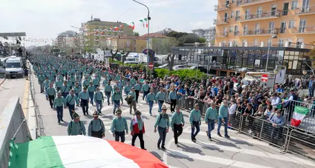 Adunata degli alpini di Rimini, centinaia di ragazze denunciano molestie