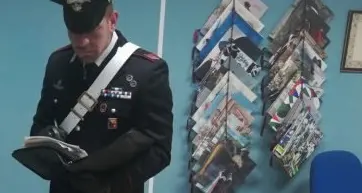 Ondata di furti nei negozi del centro di Trento, i Carabinieri bloccano il ricettatore, con due borse di merce rubata