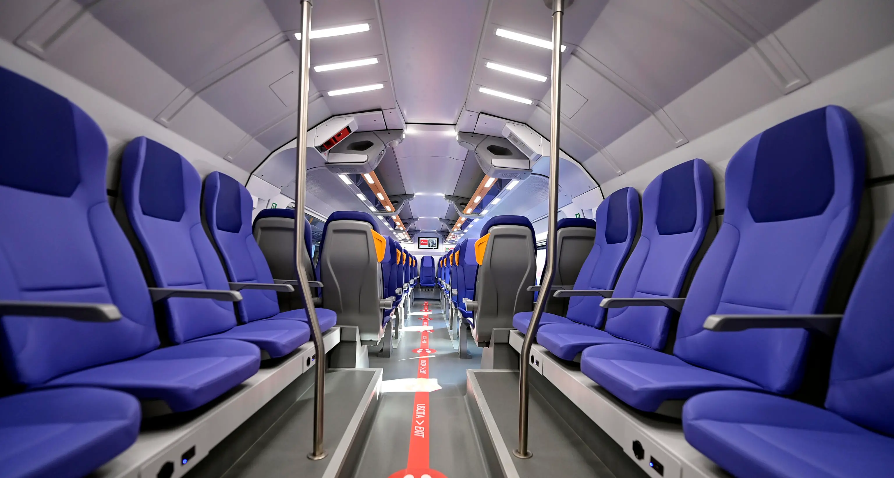 Molestata in treno da un uomo che si masturba, la denuncia di Non Una di Meno: «Ha fatto denuncia, ma è neanche reato»