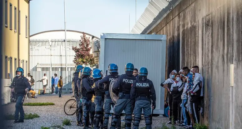 In Trentino un centro per i rimpatri. Kompatscher: “A Bolzano un altro, con Roma trattativa in arrivo”