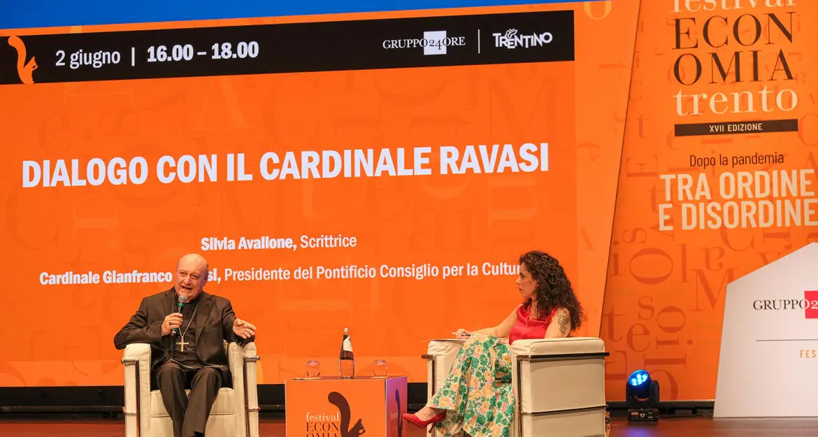 Festival dell’Economia, il cardinale Ravasi e la scrittrice Avallone: “Il senso della vita? Sentirsi vicini agli altri”