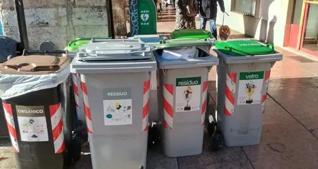 Raccolta differenziata, installati a Trento i primi tre distributori di sacchetti