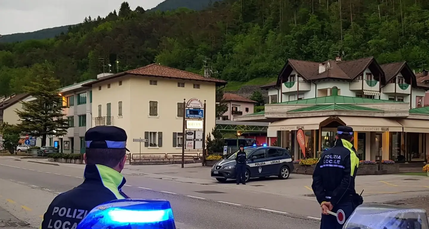 Viaggiava senza tassametro, multato il conducente di un taxi nelle Giudicarie