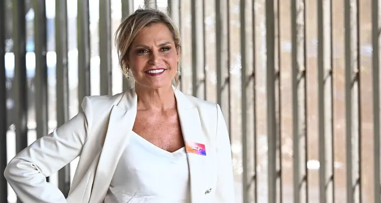 Simona Ventura conduce Citofonare Rai2 con una paresi facciale