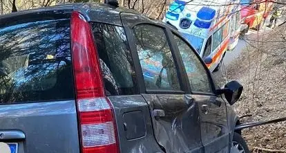 Escono di strada con la Panda: paura per due anziani
