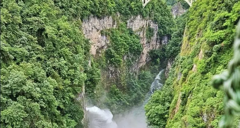 Santa Giustina, il lago è pienissimo e si apre la \"paratia\" di scarico: non accadeva da 22 anni