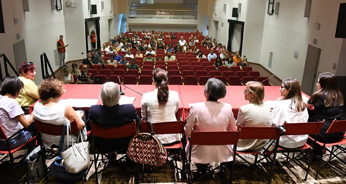 Ravina, senza più scuola elementare, insorge. Duro confronto con il Comune, ma Gerosa non si fa vedere