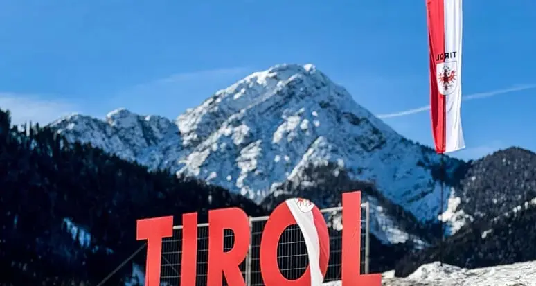 Milano Cortina: installazioni pro Tirolo degli Schützen in val Pusteria