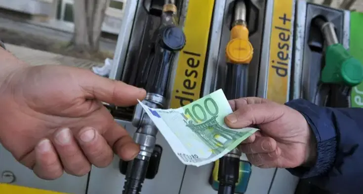 Da gennaio in Italia il gasolio potrebbe costare 3 cent più della benzina