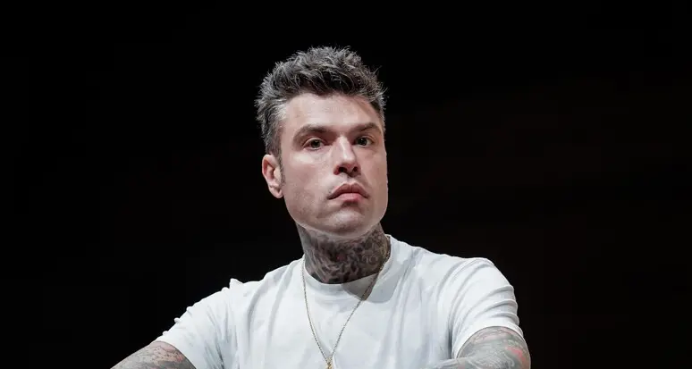 Fedez non andrà da Cattelan: “Lo stato di salute si sarebbe aggravato”