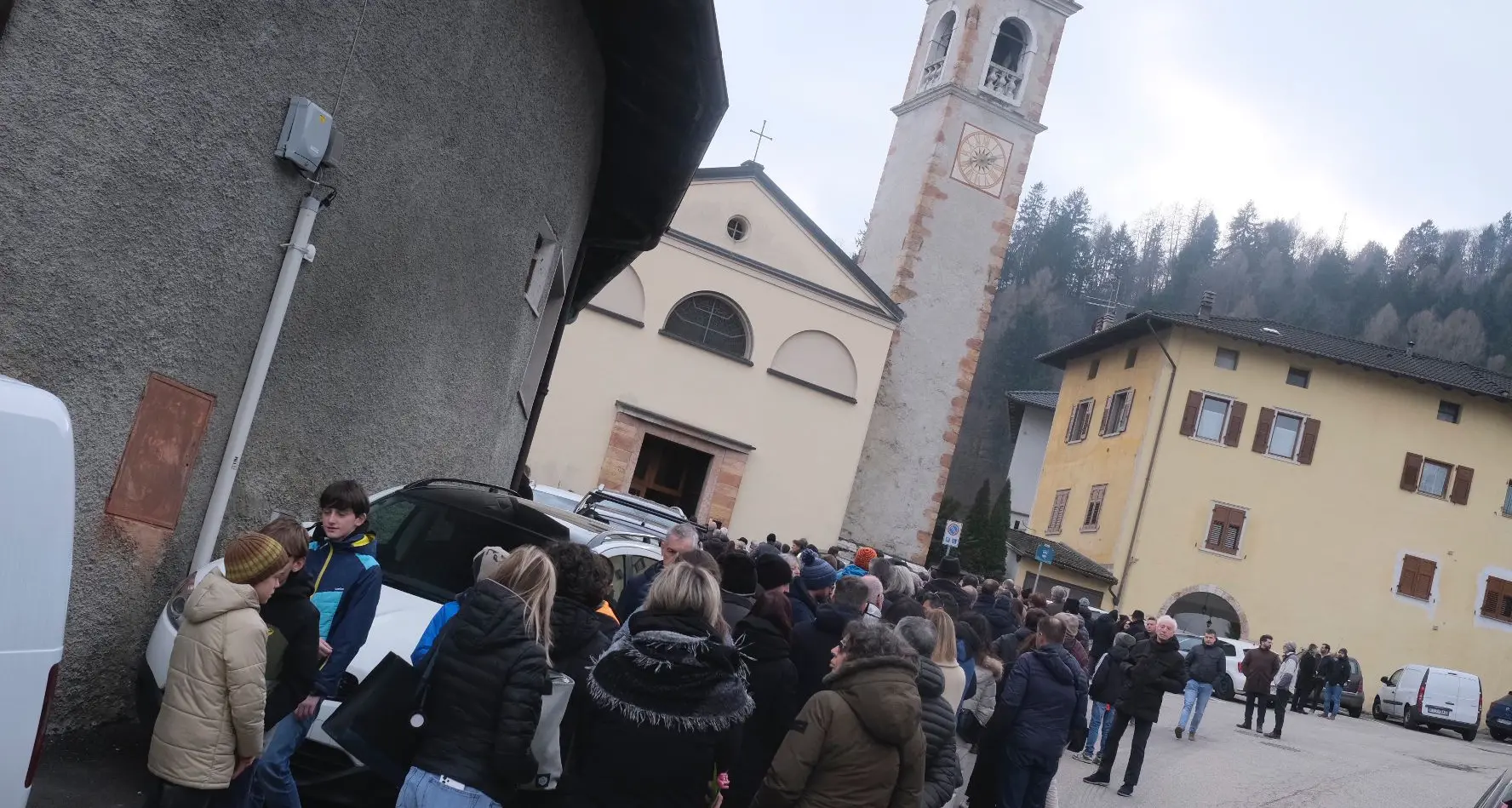 Costasavina: in tantissimi a dare l’ultimo saluto a Patrizia Marchi, morta a 49 anni