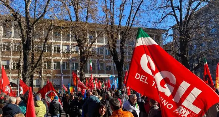 Non si ferma la protesta delle tute blu: domani un nuovo sciopero