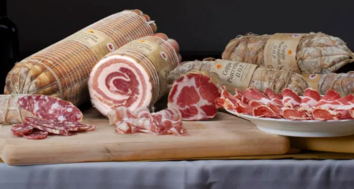 Marchi di tutela, etichettatura e rintracciabilità: sequestrati 160mila litri di vino e 3.000 tonnellate di alimenti