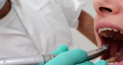 Fantastico l'ambulatorio dentistico. Ma i due odontotecnici non erano dentisti: denunciati dalla Finanza
