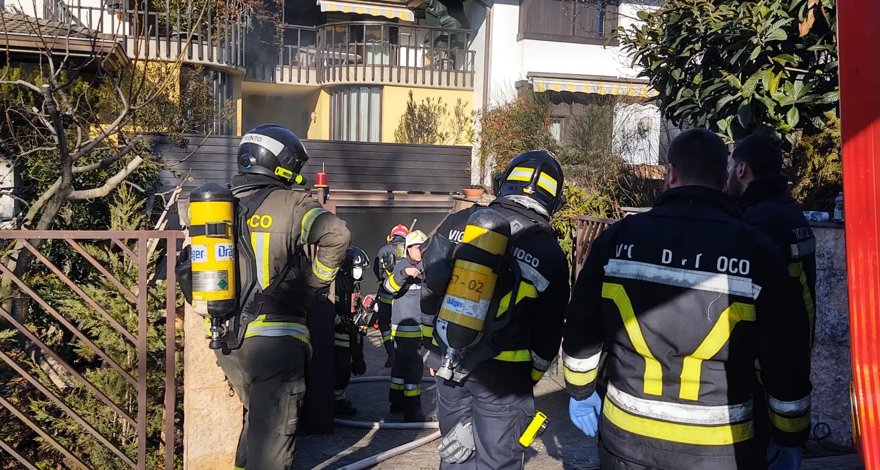 Incendio a Tavernaro, un anziano salvato dai pompieri, aveva la giacca in fiamme ed è rimasto intossicato