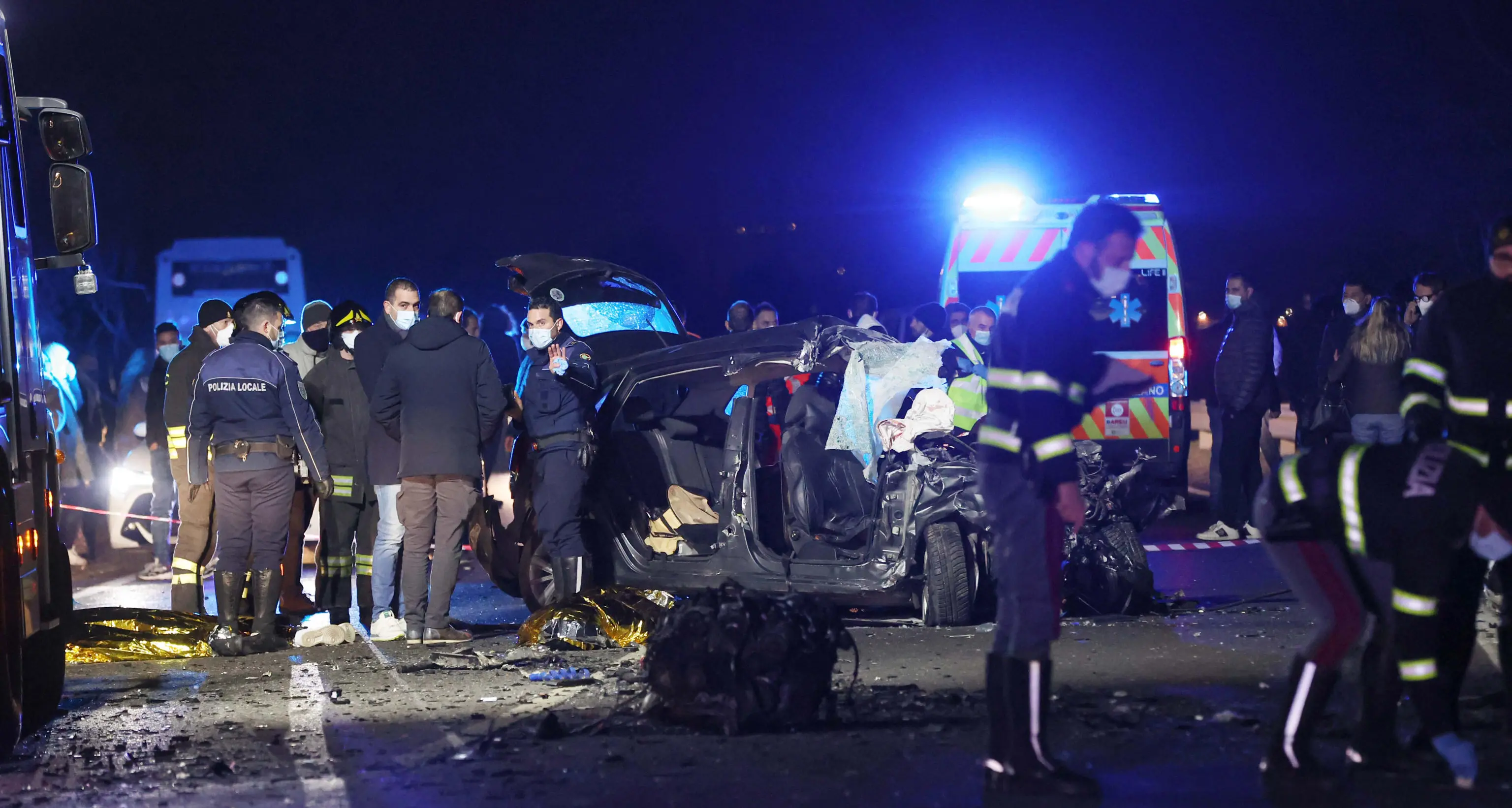 La strage della Valsabbia: nessuno dei cinque giovani morti aveva la patente, e la macchina era in prestito da un amico