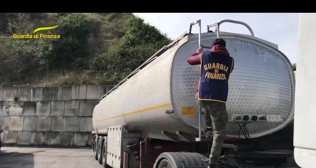 Gasolio di contrabbando: sequestro da 1,2 milioni nel Napoletano