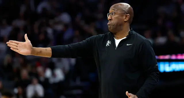 Basket: Nba, i Sacramento Kings licenziano coach Brown