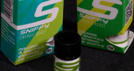 Le nuove droghe (legali) dei tredicenni: aria compressa e \"Sniffy\", l'allarme di Coppola