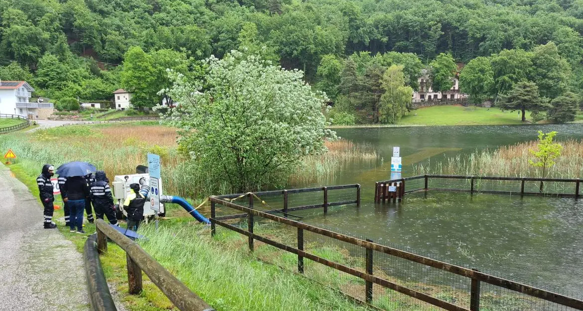 Tanta pioggia, i laghi trentini sono pieni, Protezione Civile in azione anche con le idrovore