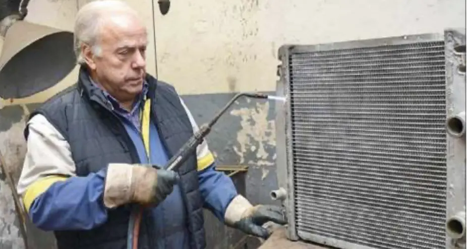 Pensione dopo 59 anni per il re dei radiatori: “Il mio lavoro mi mancherà”