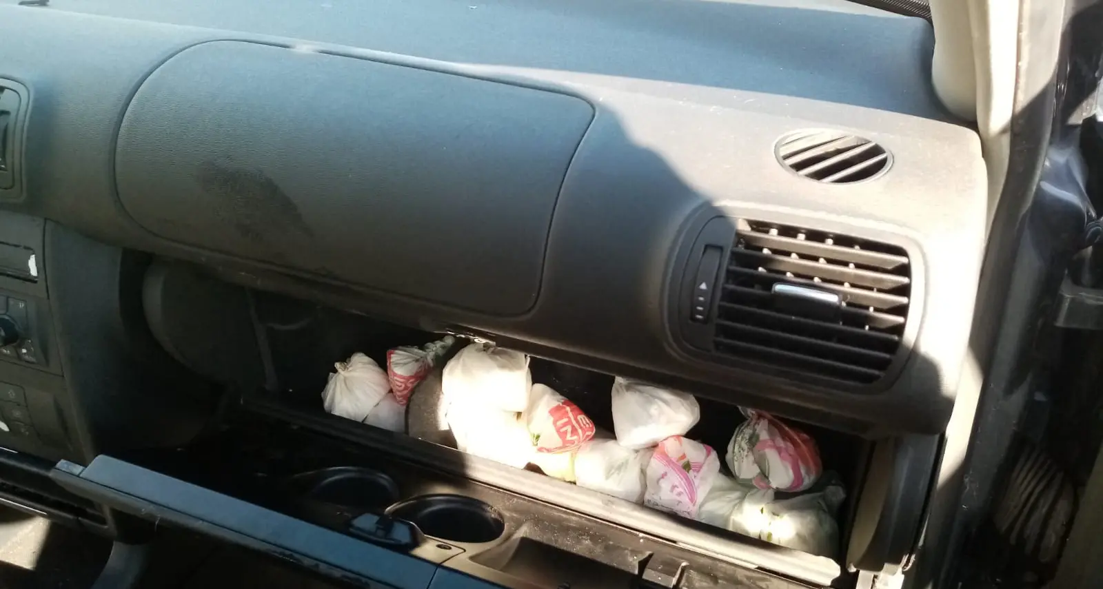Un chilo di cocaina in un’auto abbandonata a Trento sud: venduta al dettaglio avrebbe fruttato oltre 150 mila euro