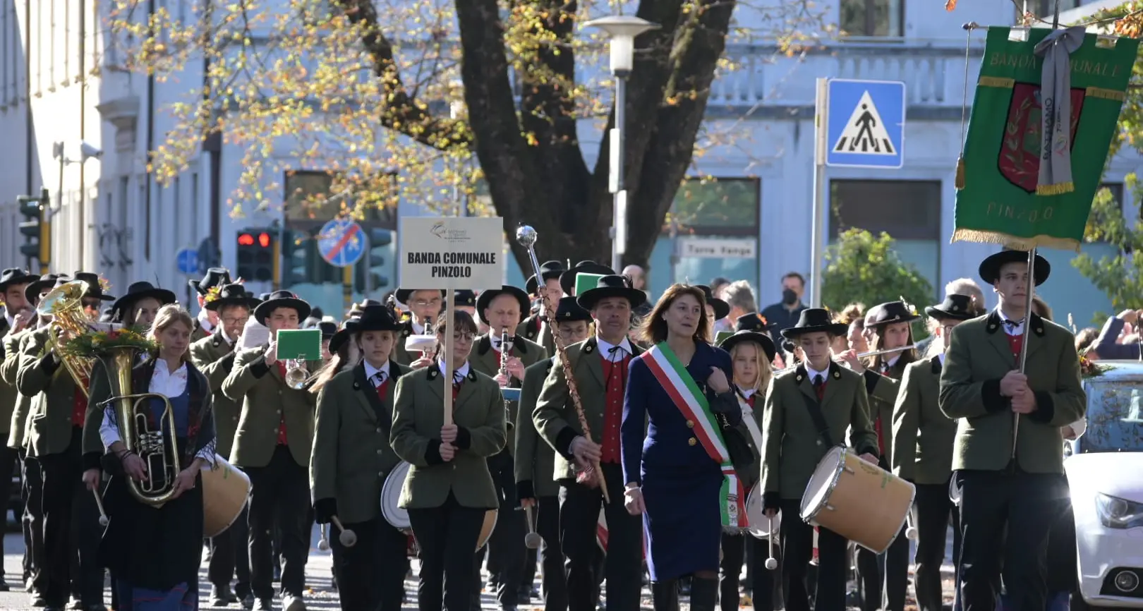 Trento «invasa» dalle bande: sfilata e concertone per i 70 anni della Federazione – VIDEO