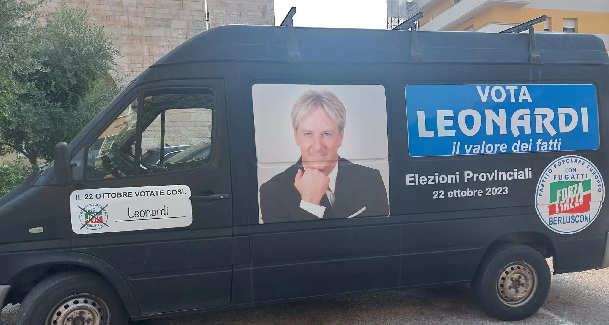 Leonardi (FI) nel mirino del Pd: fa campagna elettorale con materiale pagato dalla Regione