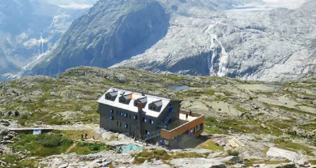 Poca neve in alta quota, i rifugi trentini sono in difficoltà: si teme per l’autosufficienza, ma c’è anticipa l’apertura