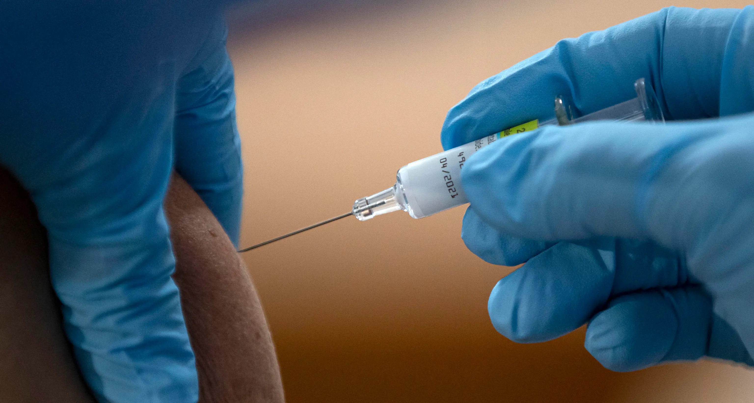 Vaccino antinfluenzale, medici di base sul piede di guerra con l’Azienda Sanitaria: «80 dosi per dottore, ci bastano si e no per un giorno»