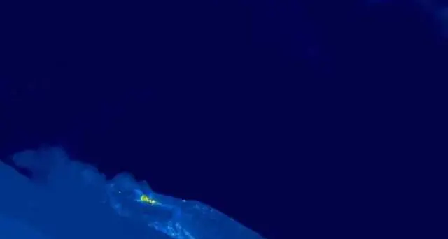 Stromboli: esplosioni, lancio materiale piroclastico e nube