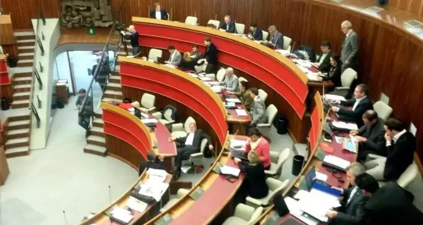 Consiglio provinciale, contro l'assestamento di bilancio una valanga di 18 mila emendamenti