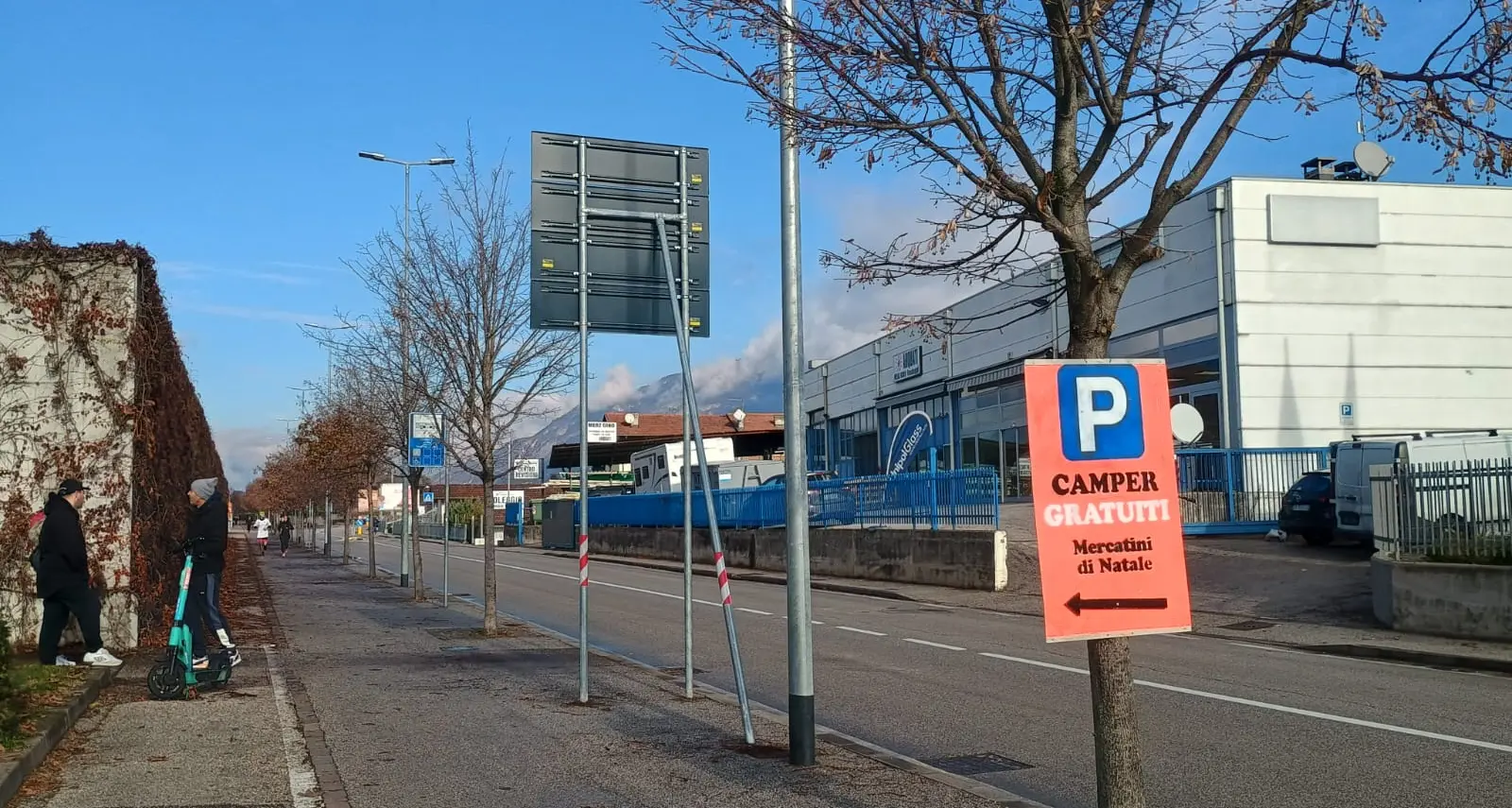 Ponte dell’Immacolata, il secondo parcheggio a sud del palazzetto riservato ai camperisti