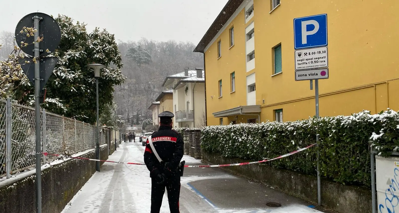 Trovata morta in casa: nessuna ferita sul corpo, servirà l'autopsia per stabilire le cause