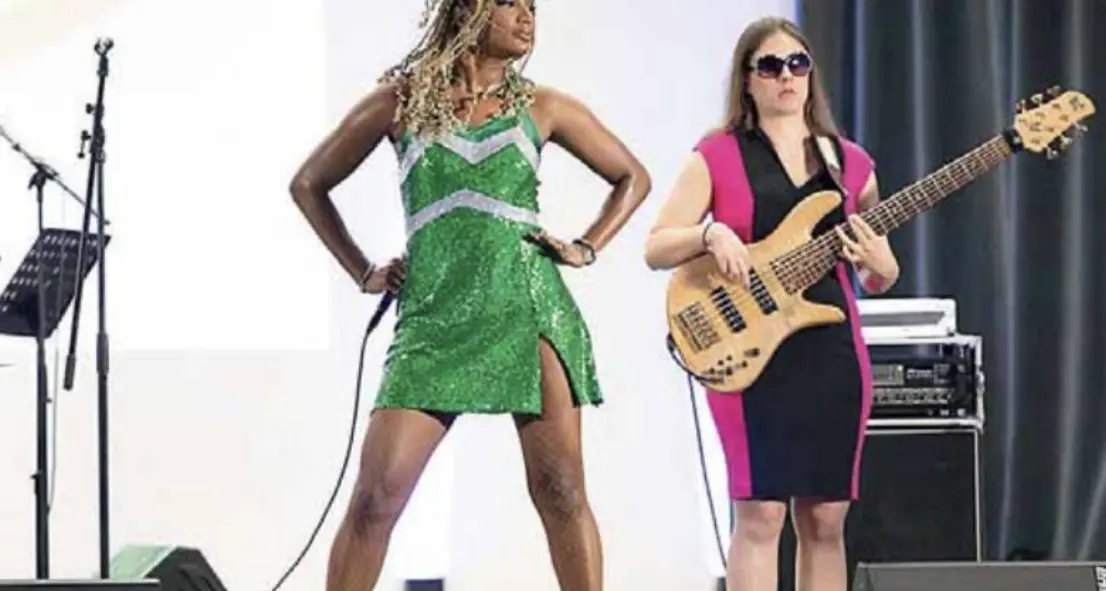 Ciara Moser: «La cecità fa parte di me e mi fa capire la musica»