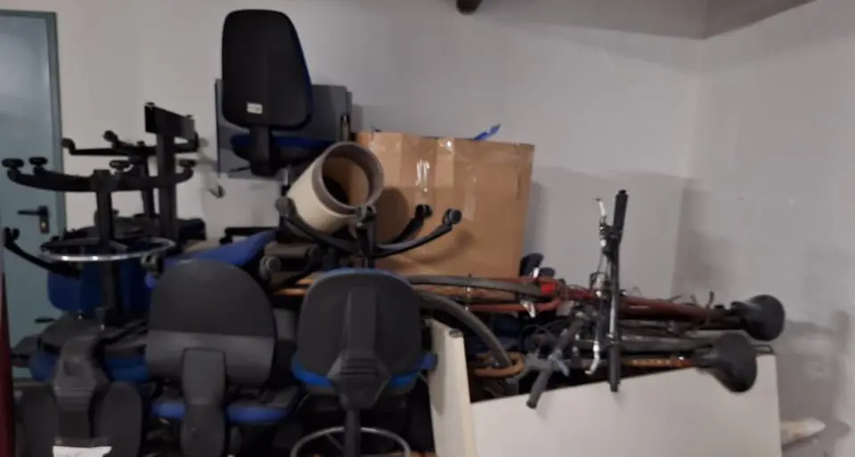 L'Automobil Club costretto a cambiare sede regala mobili... e biciclette