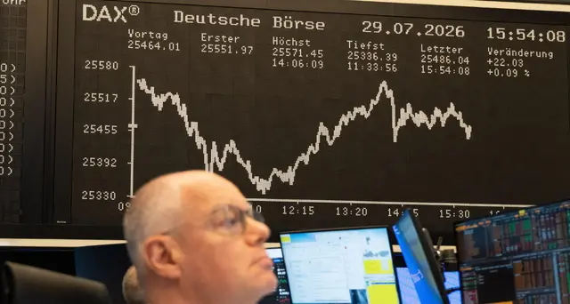 Borsa: Europa cauta in attesa dei dati Usa, Milano -0,3%