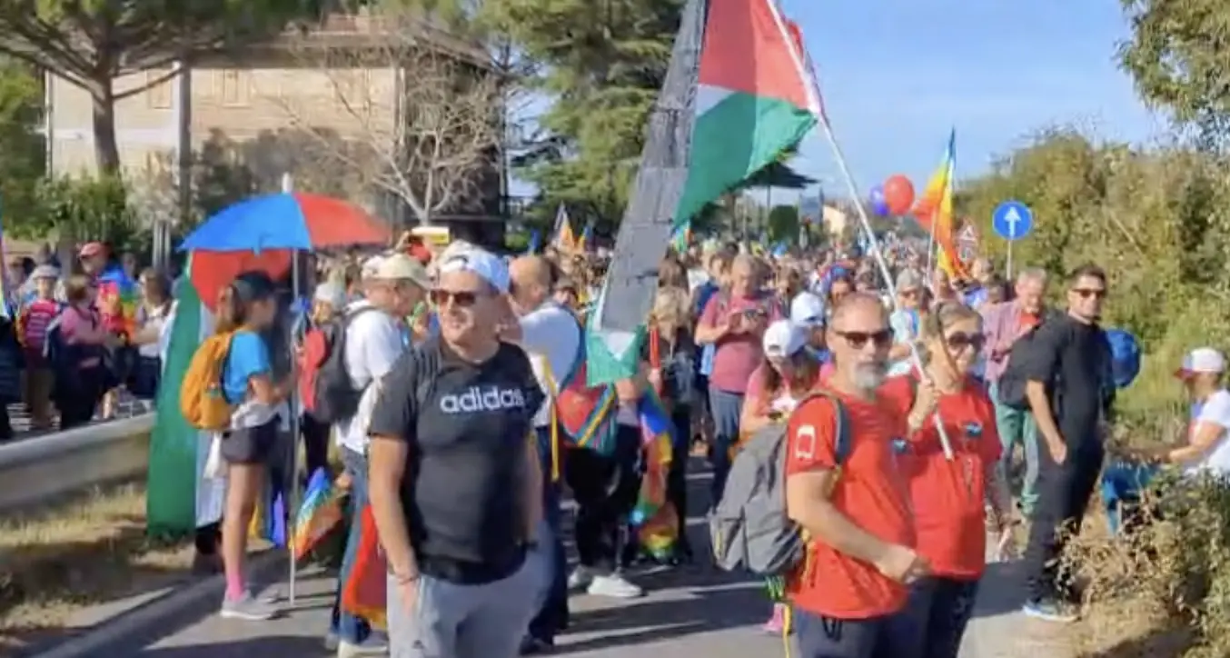 Marcia della pace da Perugia ad Assisi: 500 i partecipanti arrivati dal Trentino