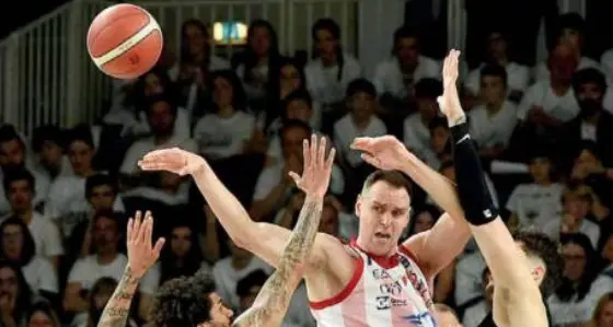 Aquila basket, niente da fare: Milano vince per 68 a 83 al palazzetto e va sul 2-1