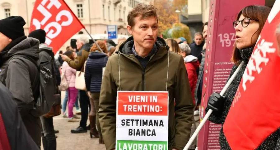 Ventimila euro di arretrati in busta paga ai consiglieri, la Cgil attacca: «Uno schiaffo ai lavoratori»