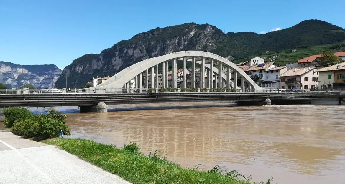 Conseguenze del maltempo, chiuse le ciclabili nei pressi dell’Adige. Gli esperti: “Fiumi sotto controllo”