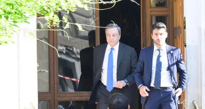 Crisi di governo, e adesso che cosa succede? Draghi da Mattarella, ipotesi di elezioni il 2 ottobre (così i parlamentari si salvano il vitalizio)