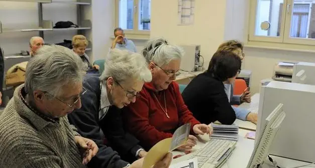 Rovereto, l’Università della Terza Età ancora sospesa, la protesta degli anziani